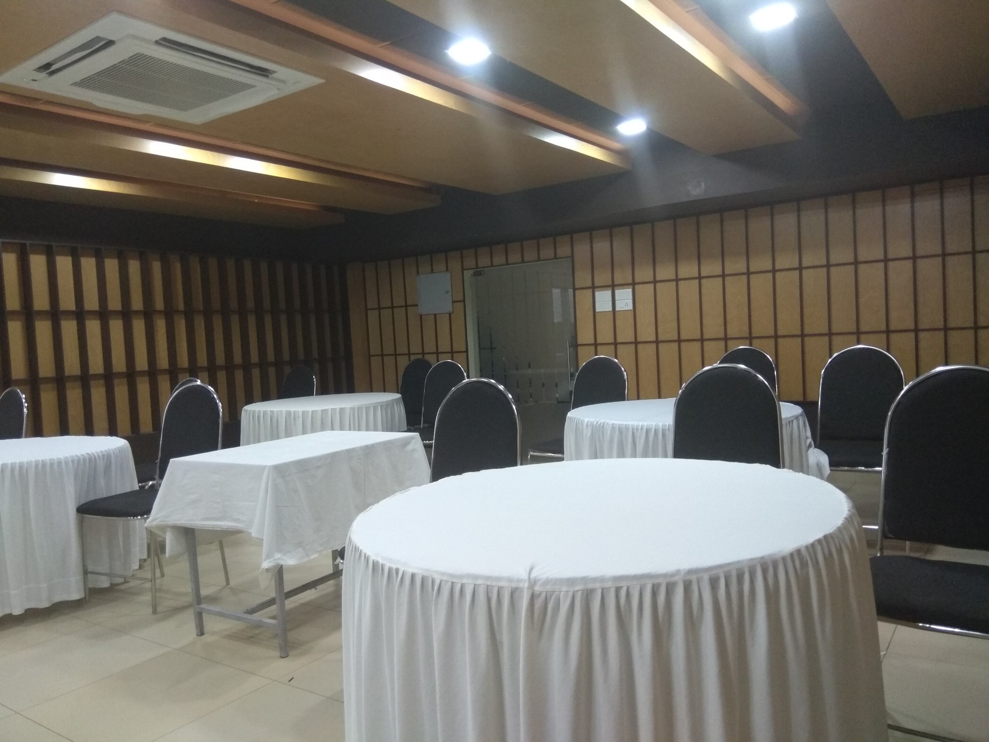 Hotel Millennium Continental Pvt. Ltd. in Shenoys, Cochin682035