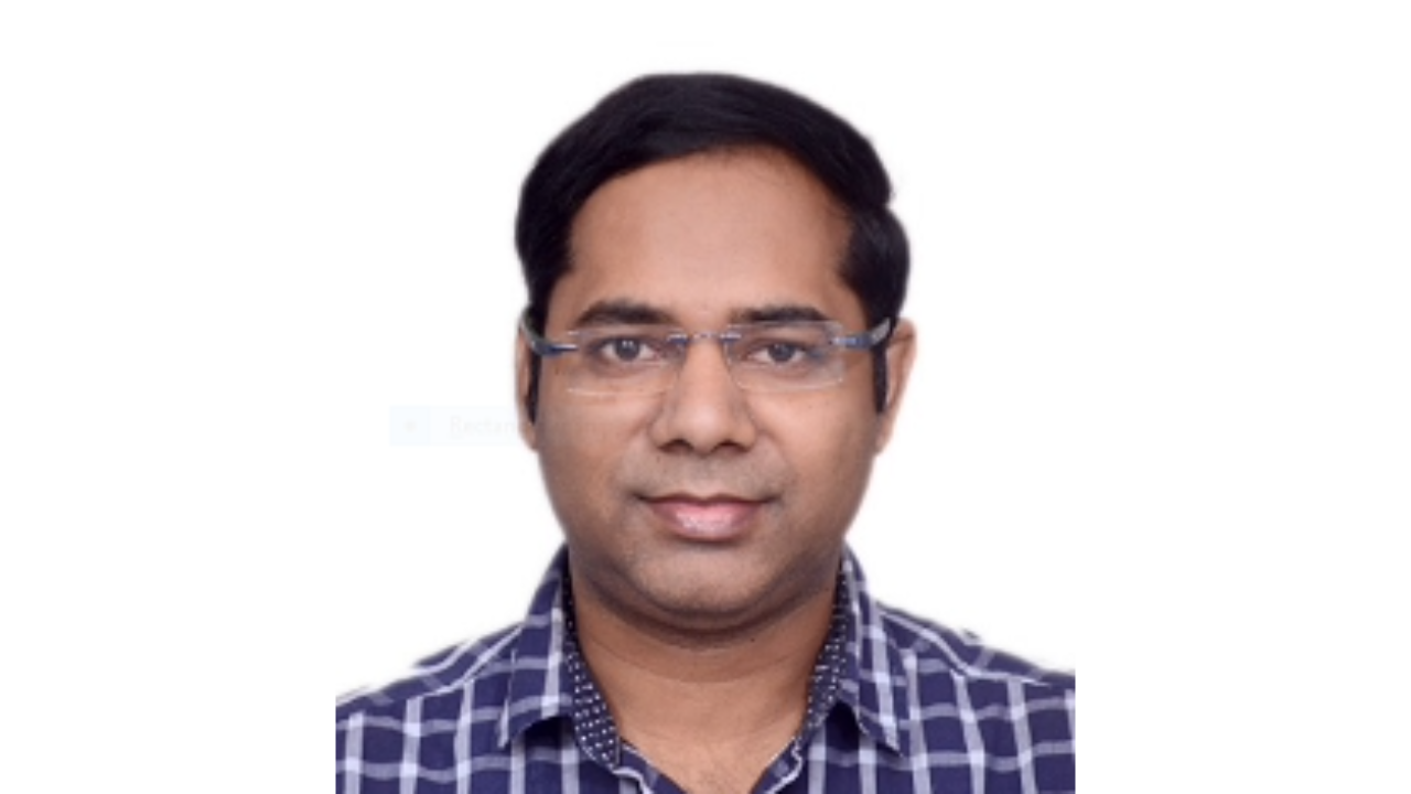 Dr. Abnish Kumar Bharti  Mandawali New Delhi